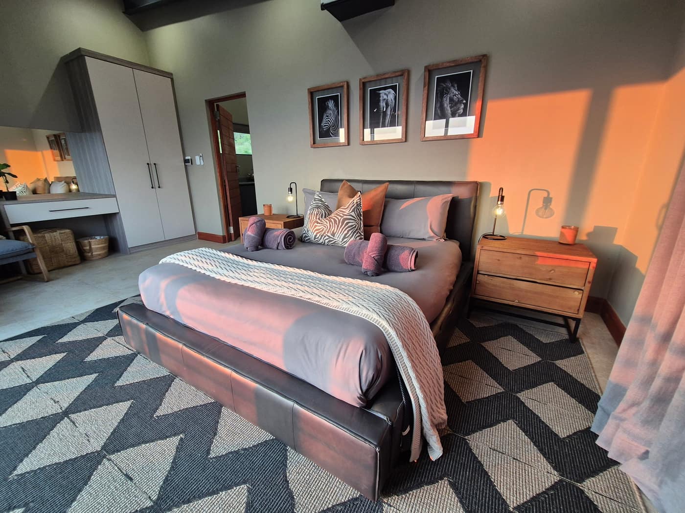 Iketla Cottage 3 evening light